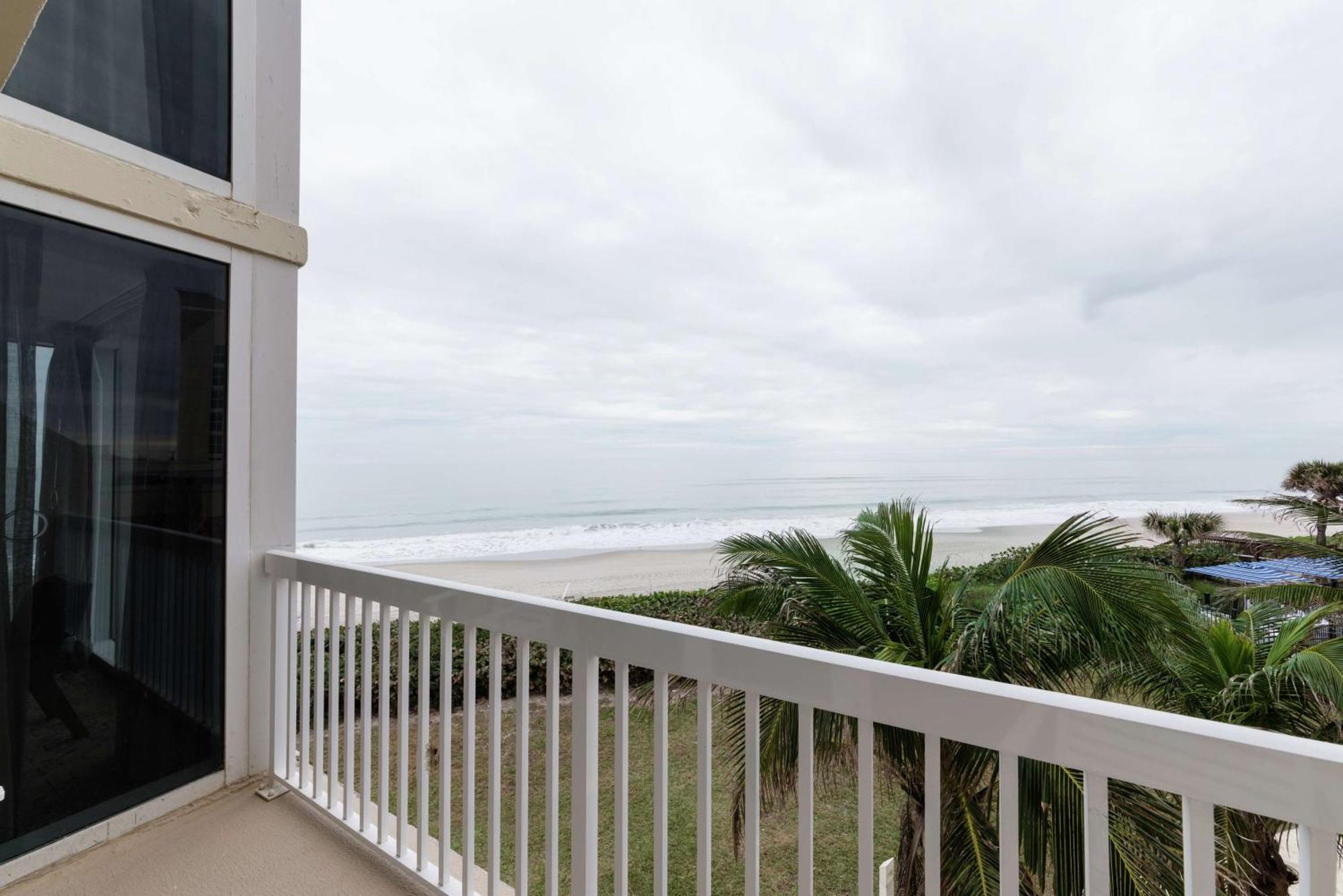Hilton Melbourne Beach Oceanfront Exterior photo